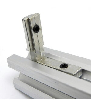 Iekšējais stūra savienotājs Savienojuma kronšteins T veida slota, M4

 II22F01+1.jpg