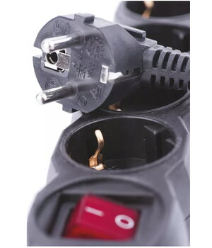 SCHUKO rozete ar slēdzi – 3 kontaktligzdas, 1,5 m, melna

 CLA0131JJ+1.jpg