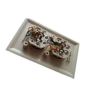 Tālruņa ligzda 2-slīdveida, paslēpta

 CRO130+2.jpg