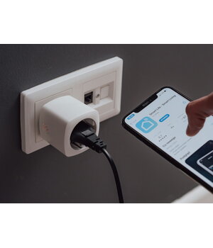 Socket WiFi smart controlled by the phone ADIP2317+2.jpg