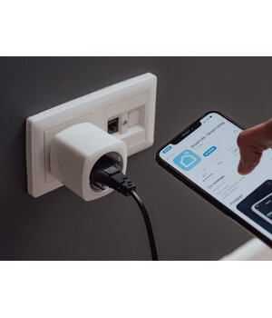 Socket WiFi smart controlled by the phone ADIP2317+2.jpg