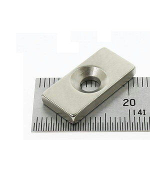 MAGNET Neodymium NdFeB, 20x10x3mm with ø4mm hole CPHM1020K+1.jpg